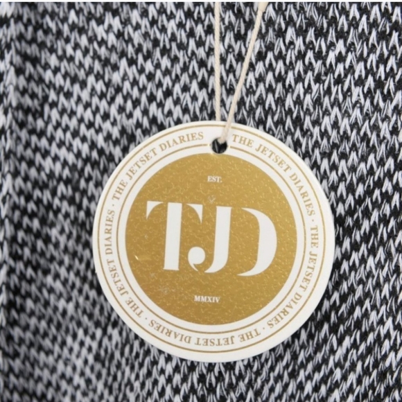 The Jetset Diaries NWT Knit Poncho Black White Women’s OS - Picture 5 of 11